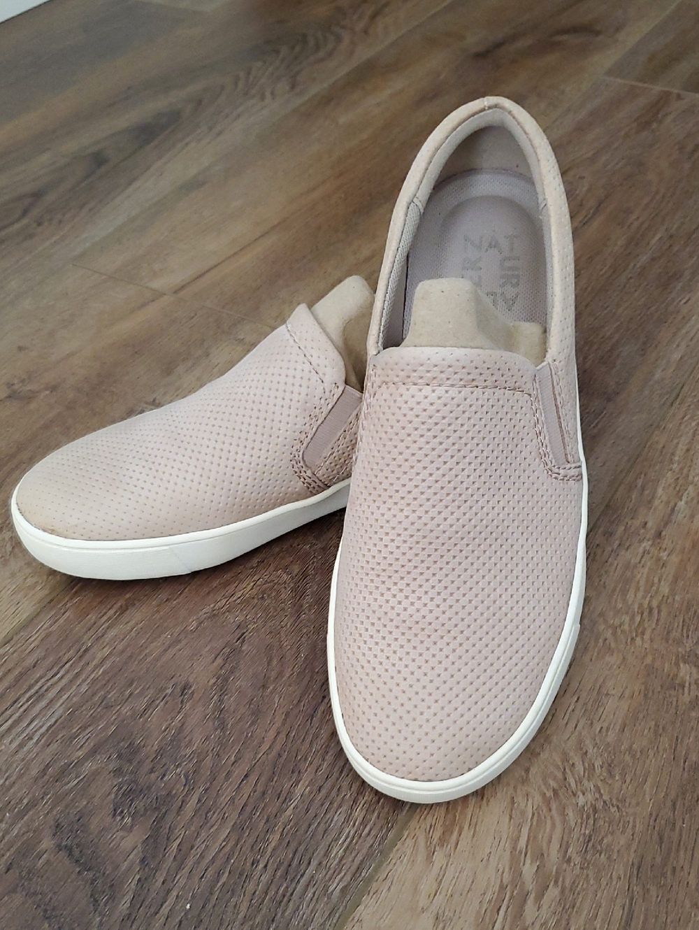 Naturalizer Marianne Mauve Perforated Leather Slip On Sneakers Sz: 6.5